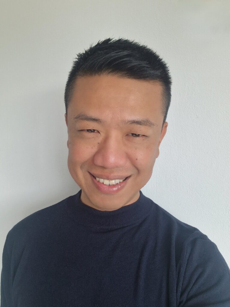 Simon Chan, founder of Mindfulness Power, smiling and representing mindfulness and wellbeing